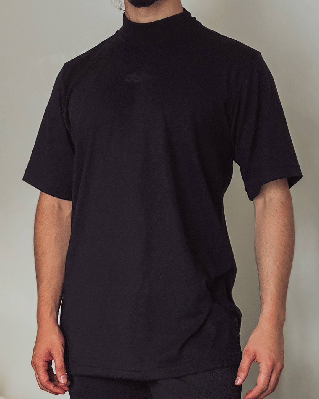 Polera Oversize Negra Algodón Formal Cuello Alto